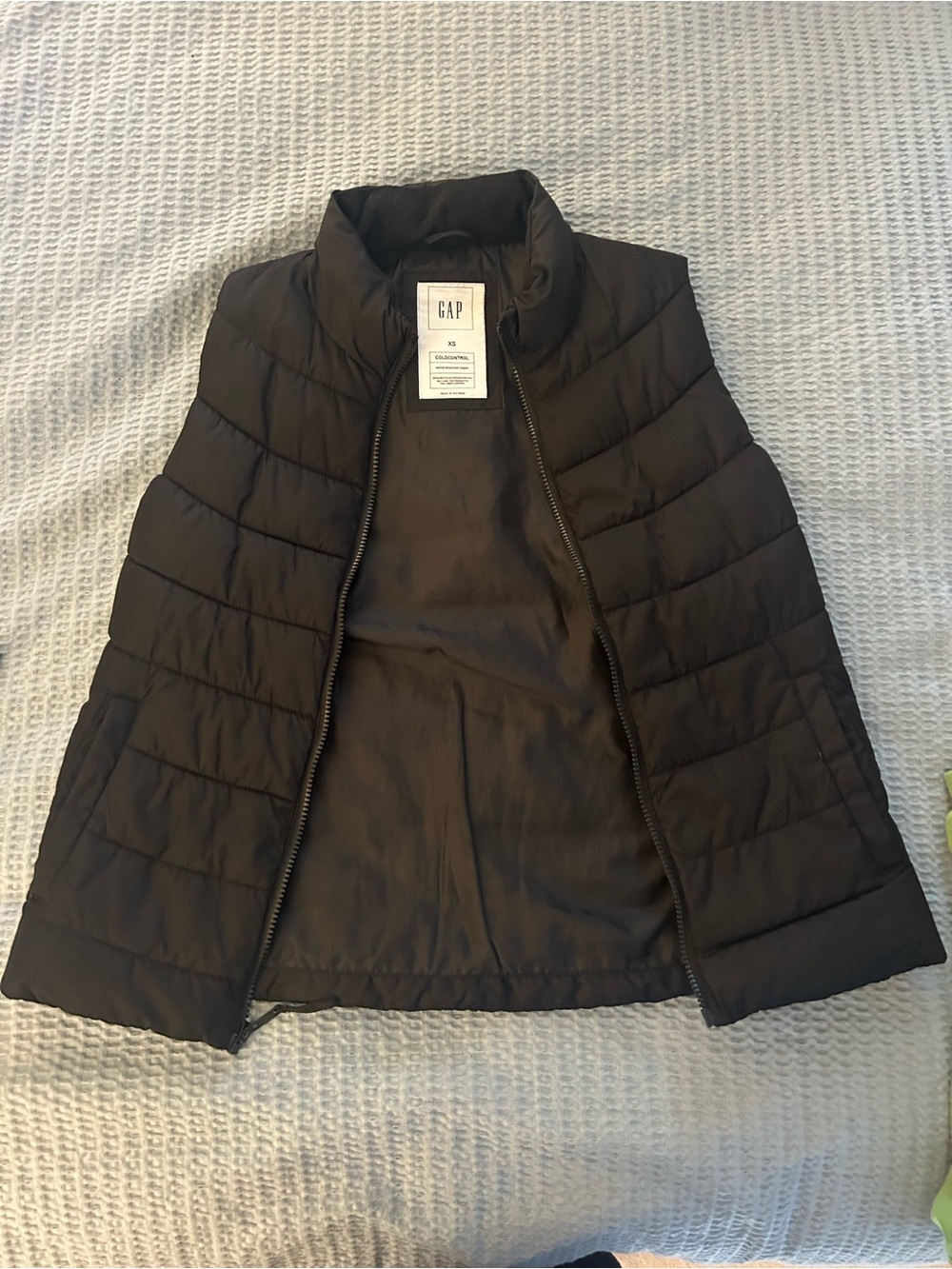 GAP Women's Black Quilted Sleeveless Puffer Vest